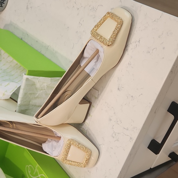 Sam Edelman Thalia Modern Ivory Patent Leather Pumps, size 7 - Picture 3 of 5